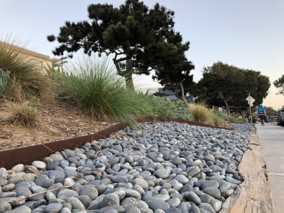 1_Black-Beach-Pebble-6